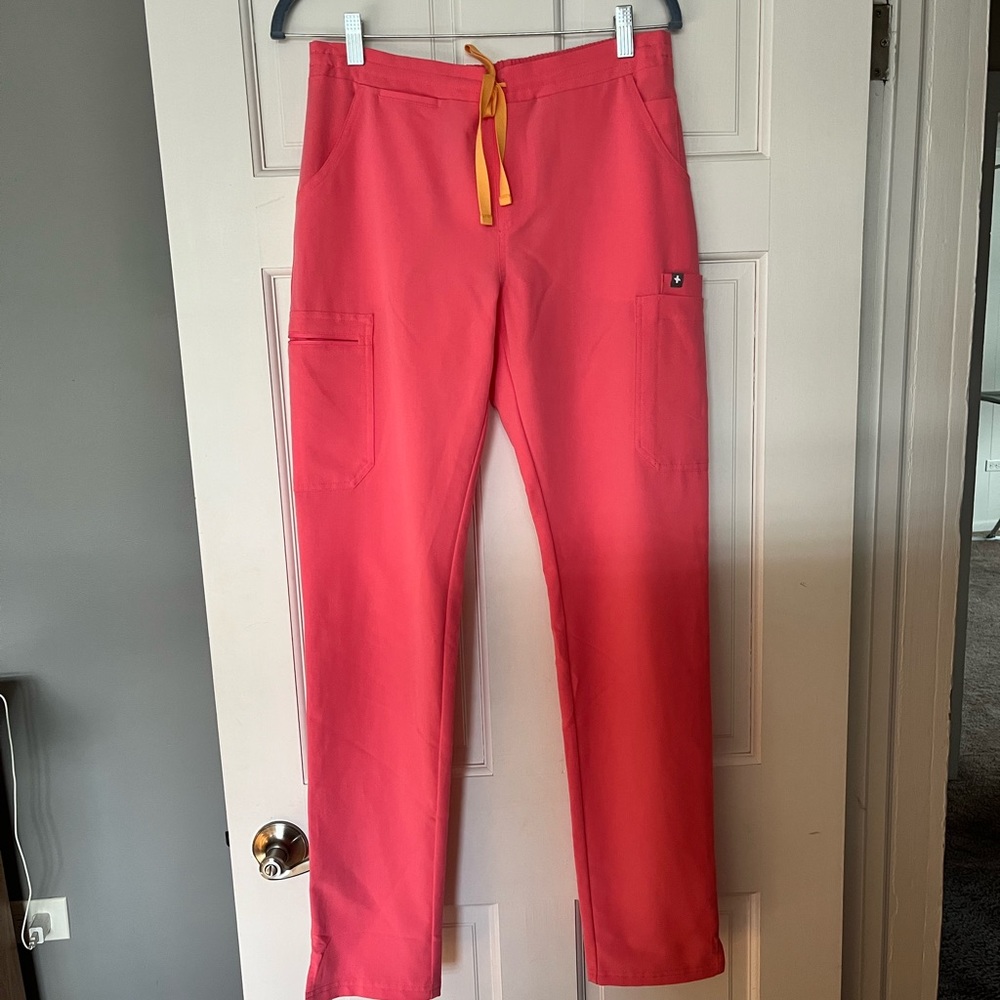 FIGS Limited Edition Yola Skinny Scrub Pants in Neon Pink. Size Small/Tall